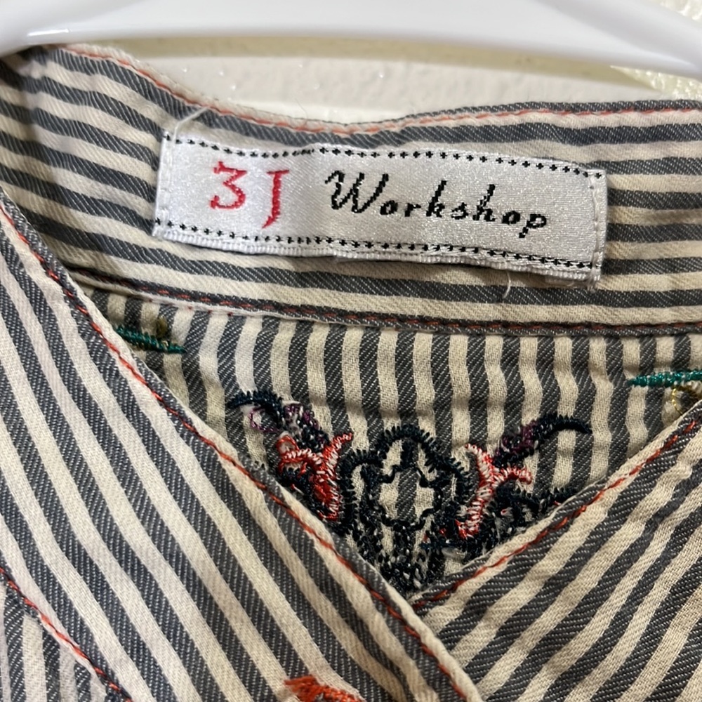 3J Workshop Johnny Was gray/ white striped embroidered long blouse. Size Small - Picture 2 of 12